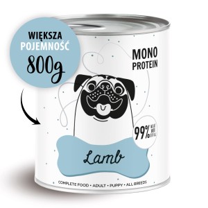 Puszka karmy dla psów z jagnięciną, zawierająca 99% mięsa, z grafiką psa na etykiecie.